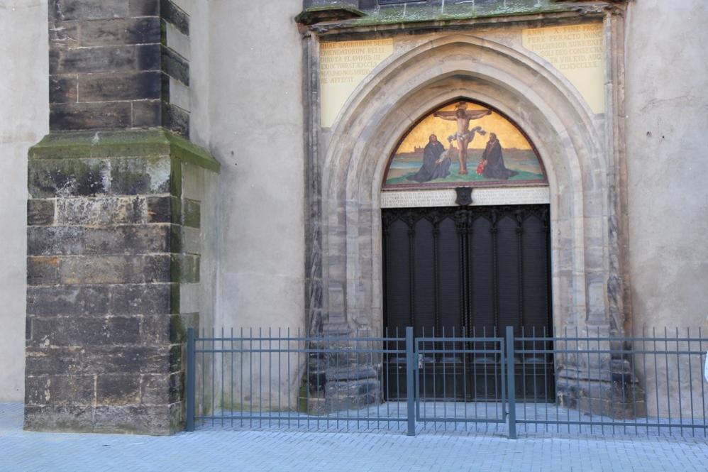 20110924 0555
D
Wittemberg, das berühmte Tor an der Schlosskirche, wo Martin Luther seine Thesen angenagelt haben soll.